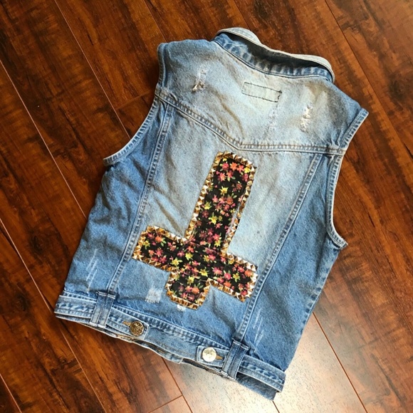 Distressed Floral Cross Jean Vest Top - Picture 5 of 14